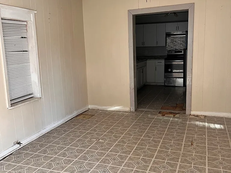 1295 Bryan St — Photo 4