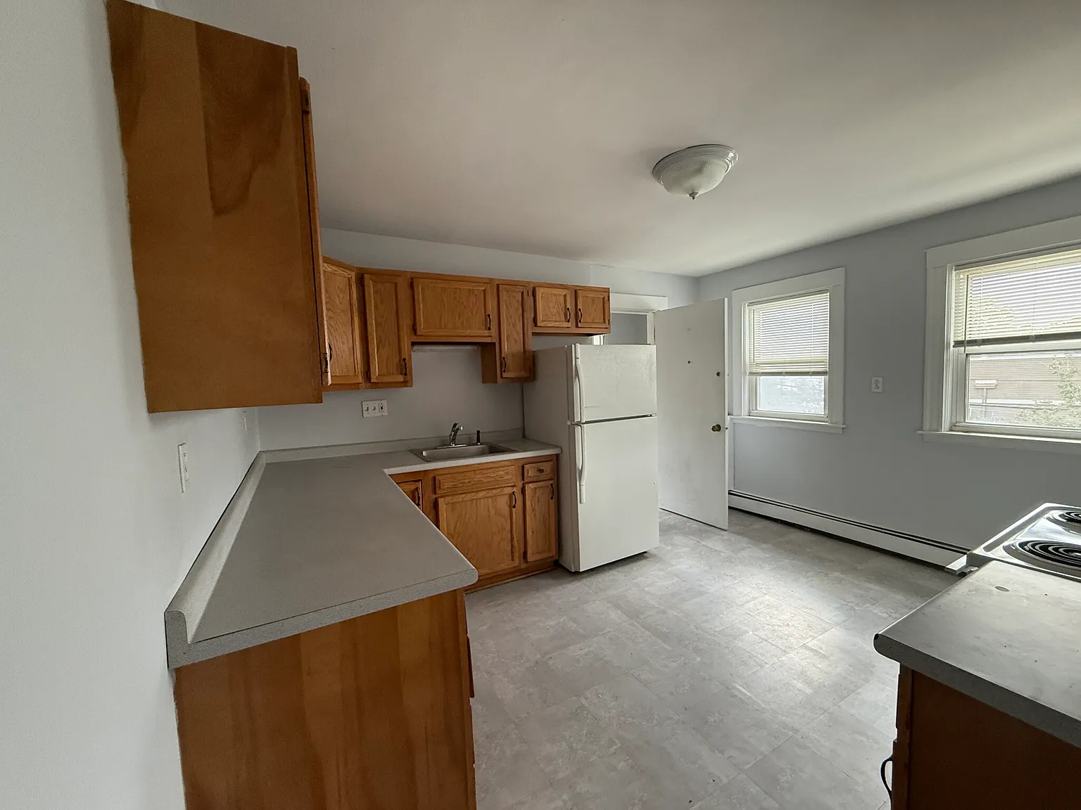 3 bed, 1.0 bath, 9999 sqft, $3,300 — Photo 1