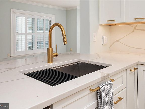 5th image of 5 Park Pl APT 505