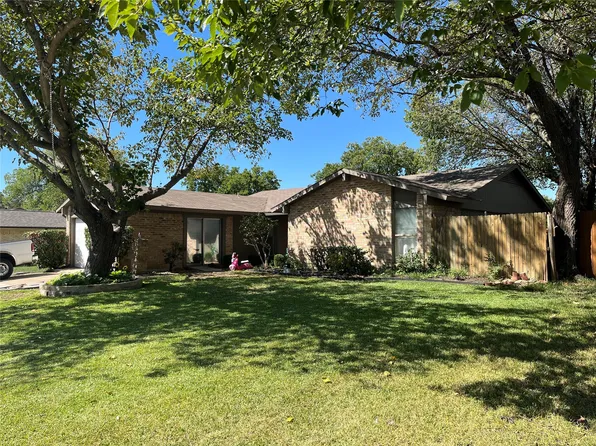 112 Village Dr, Lewisville, TX 75067