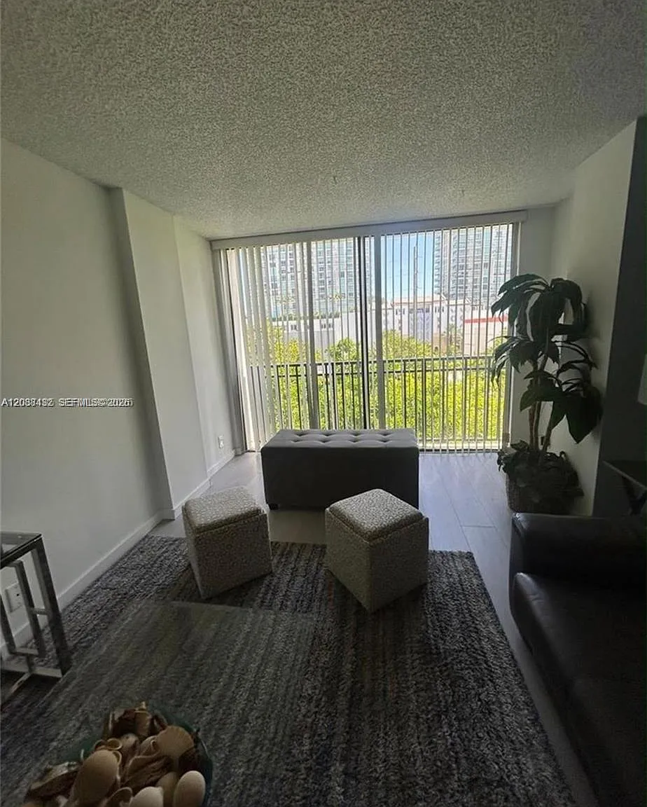 1 bed, 1.5 bath, $2,100 — Photo 3