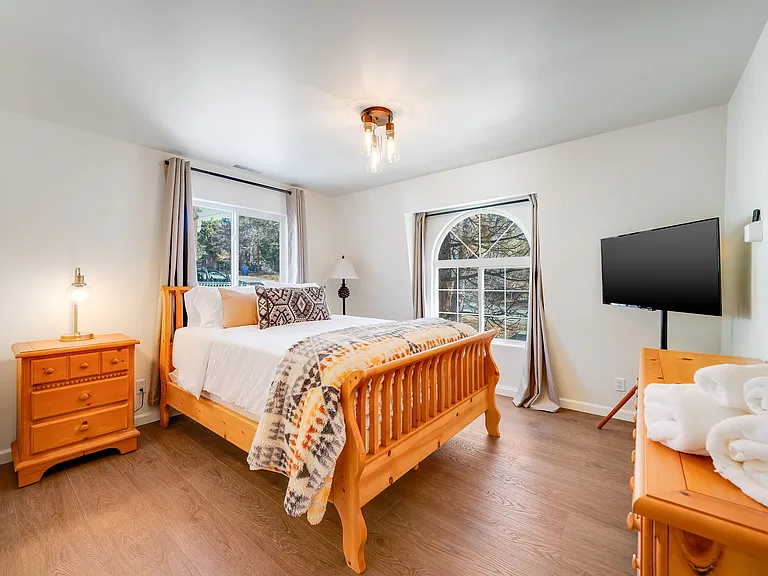 692 Santa Barbara Ave — Photo 20