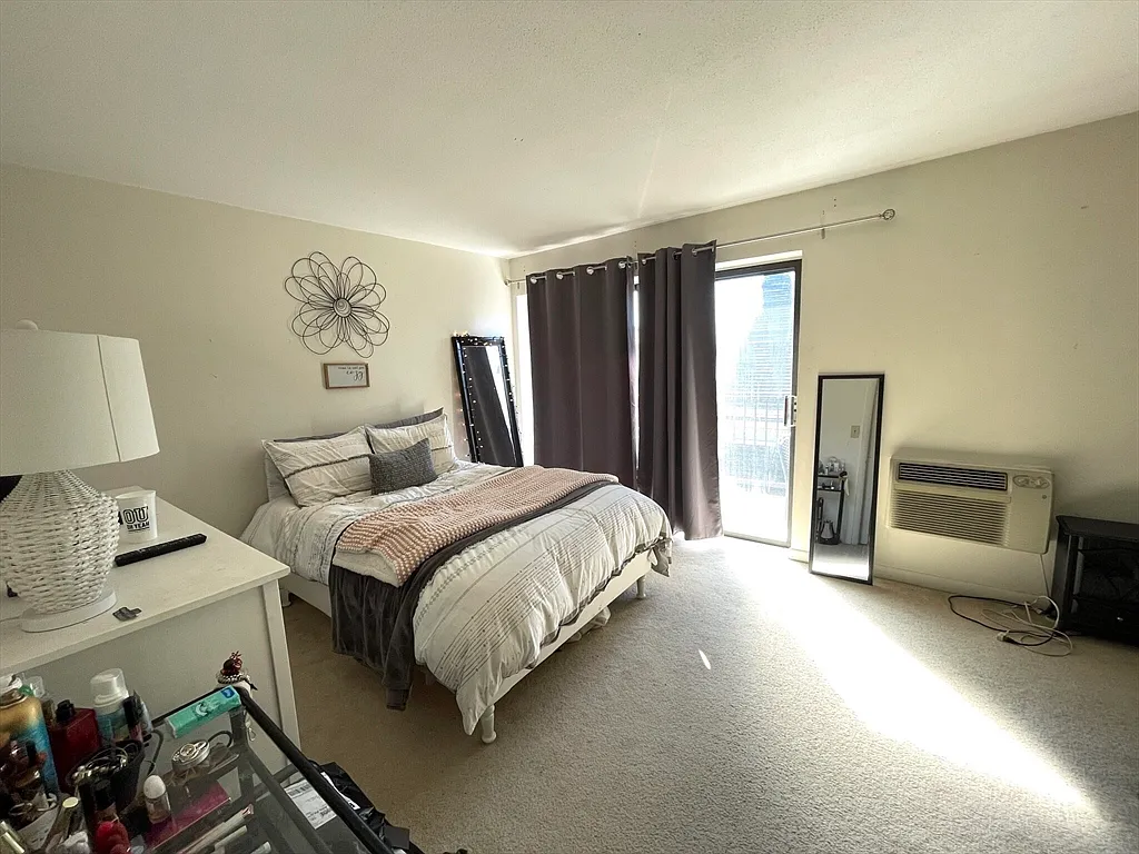 1 bed, 999 sqft, $3,550 — Photo 3