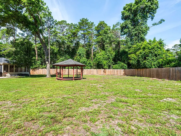 2507 Edgewater Dr — Photo 34