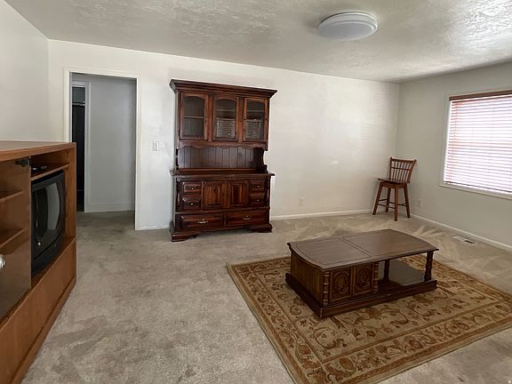 3rd image of 180 W Mond St