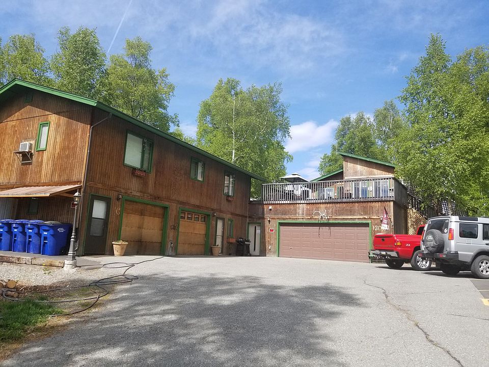 Property outside.
Apartment C is on the left.
Apartment B in the center.
House A on right (owner)