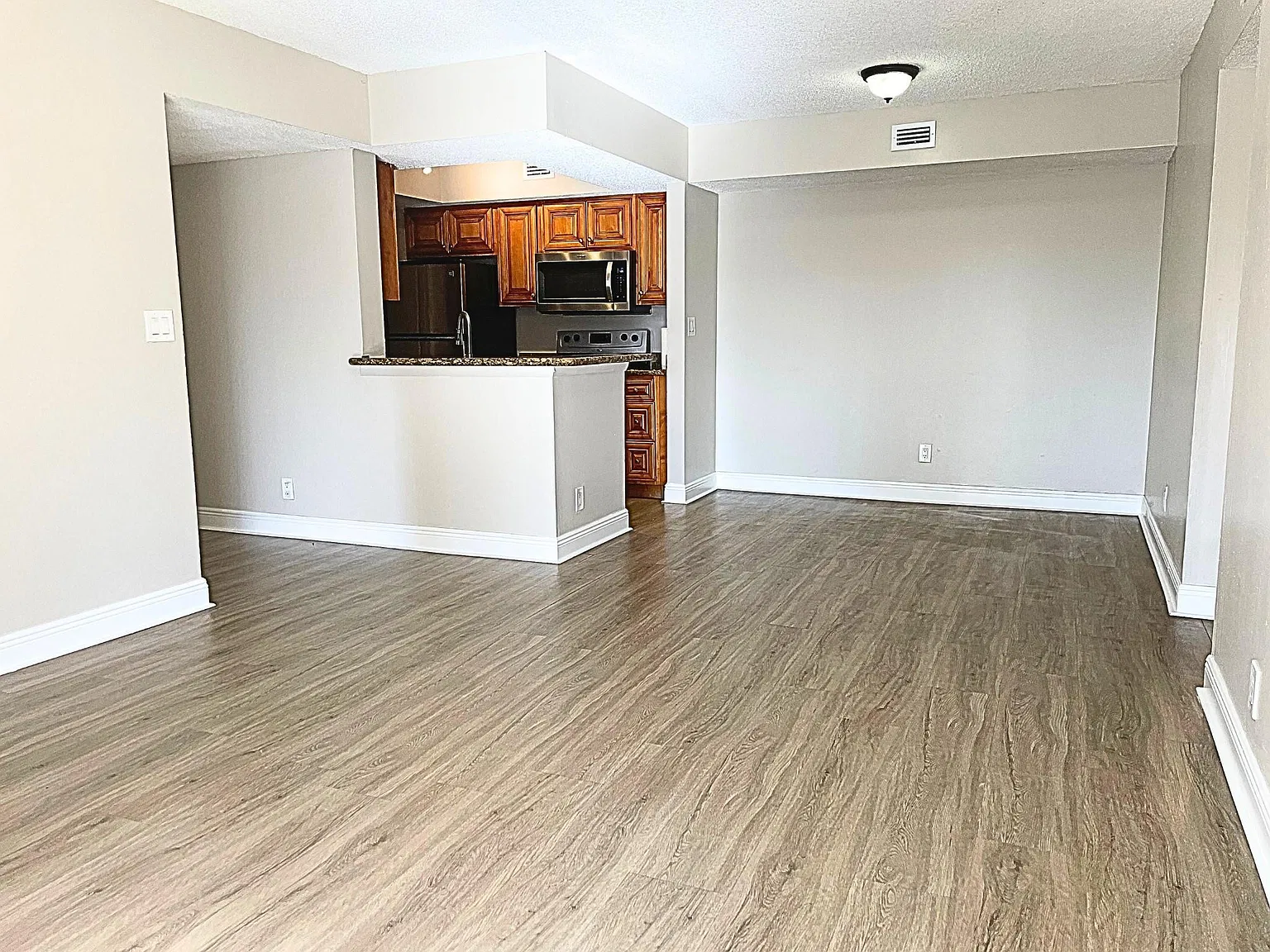 2 bed, 2.0 bath, 1030 sqft, $2,100 — Photo 3