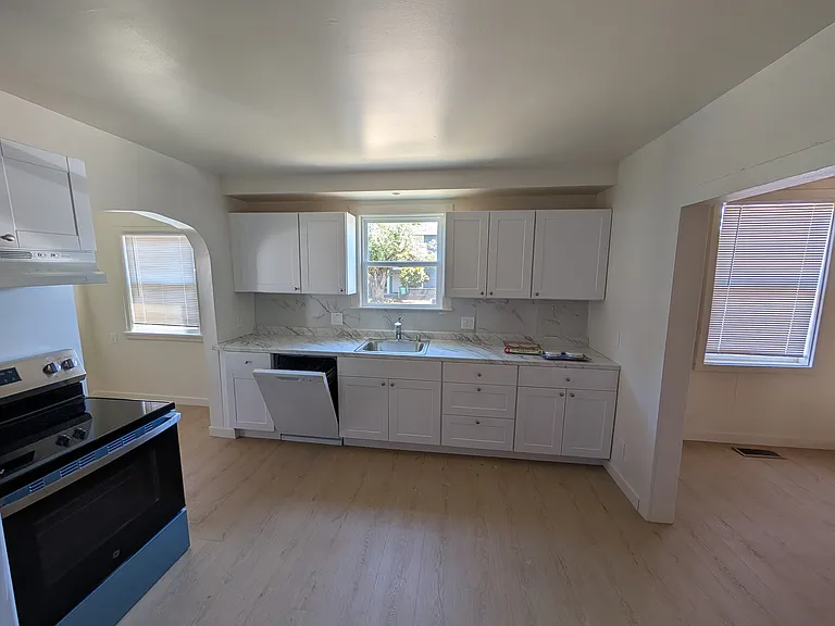 446 Morris Ave S — Photo 4