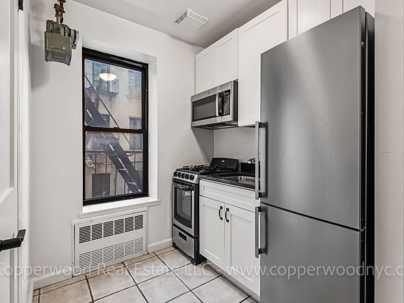 5th image of 402 E 78th St APT 12