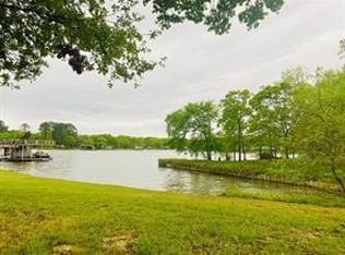 102 Bear Creek Dr, Mabank, TX 75156