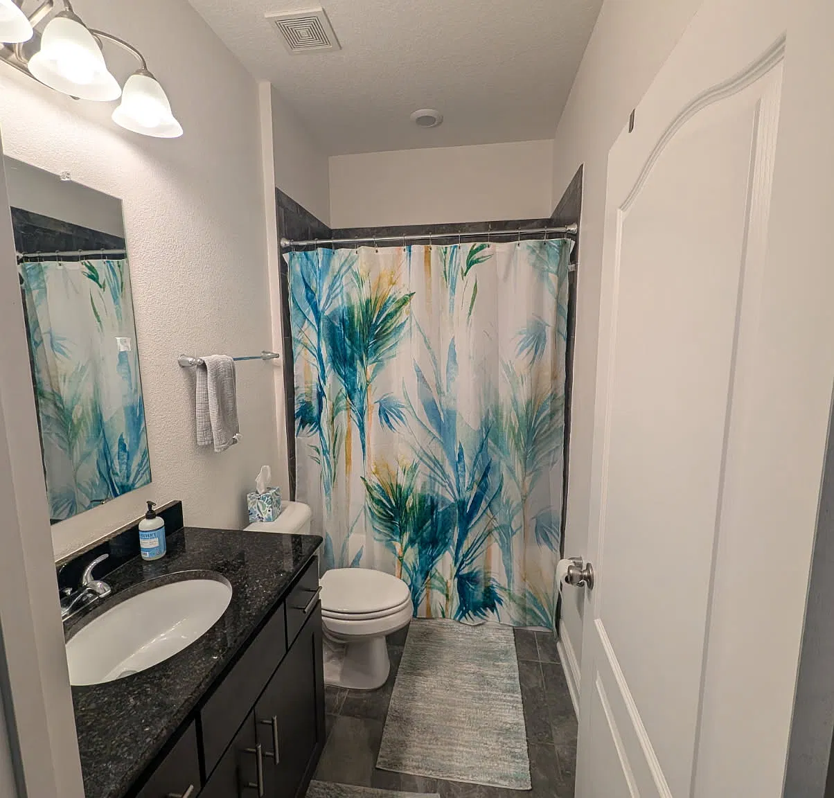 3 bed, 1951 sqft, $2,600 — Photo 4