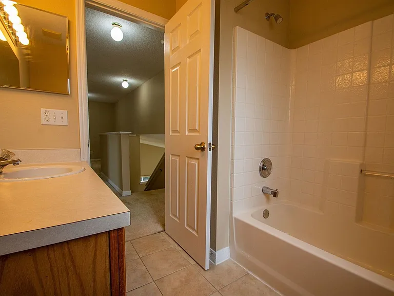 421 Lockbreeze Dr — Photo 25