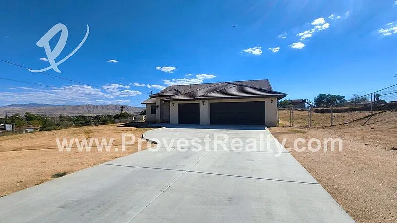 3 bed, 2.0 bath, 1943 sqft, $2,600 — Photo 2