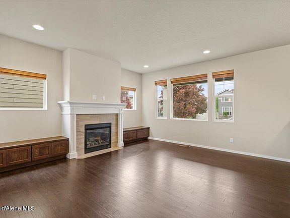 3rd image of 2852 Marceille Dr