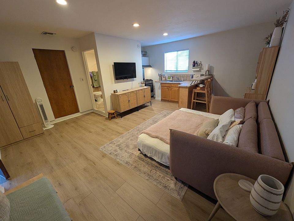 1st image of 301 Windward Ave #B