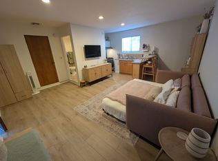 301 Windward Ave #B, Venice, CA 90291