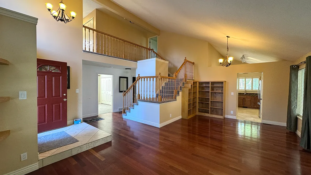 Building Photo - 2344 E Rockview Dr