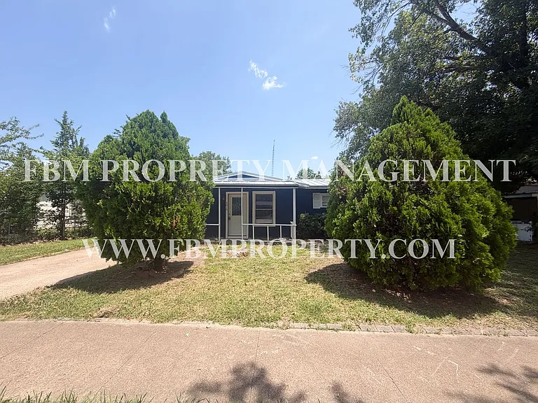 3015 Winfield Dr — Photo 1
