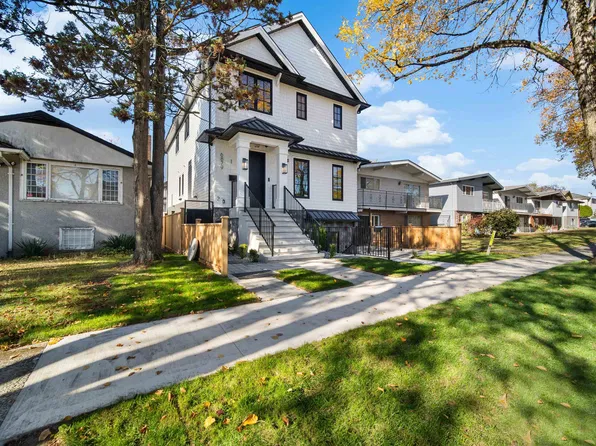 6879 Quebec St #1, Vancouver, BC V5X 3G3
