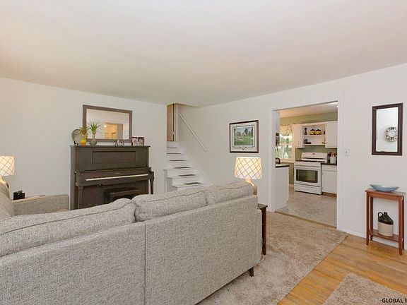 5th image of 37 Quevic Dr