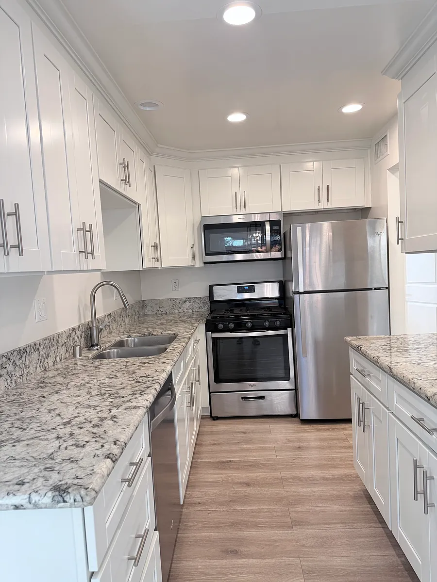 Building Photo - 1612 S Bundy Dr #1