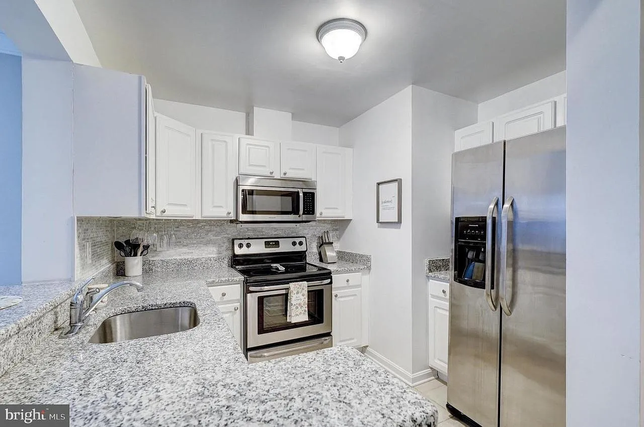 23 Pierside Dr — Photo 2