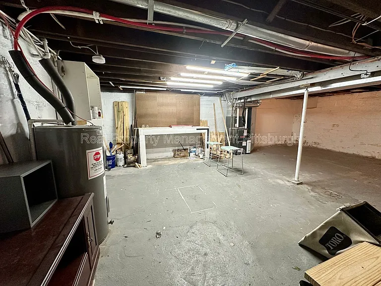 1112 Kelton Ave — Photo 14