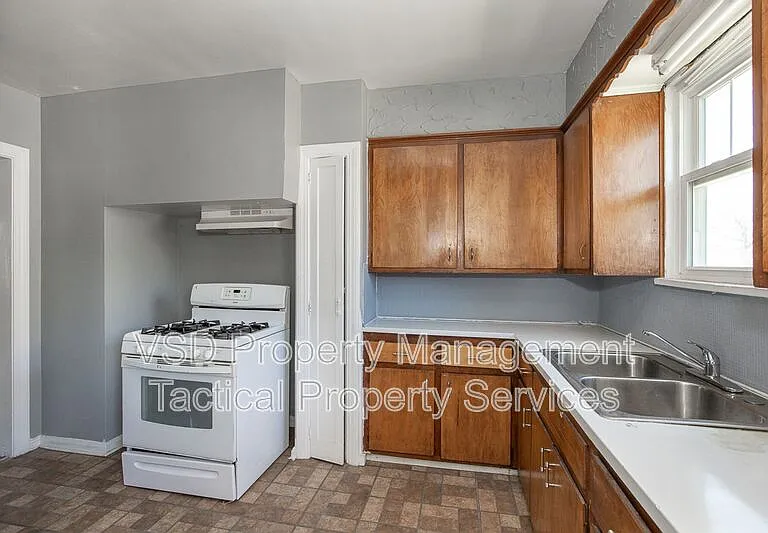14717 Milverton Rd #UP — Photo 17