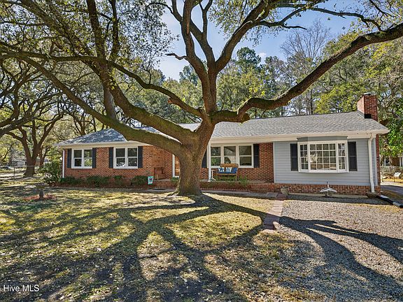 4th image of 110 Live Oak Drive