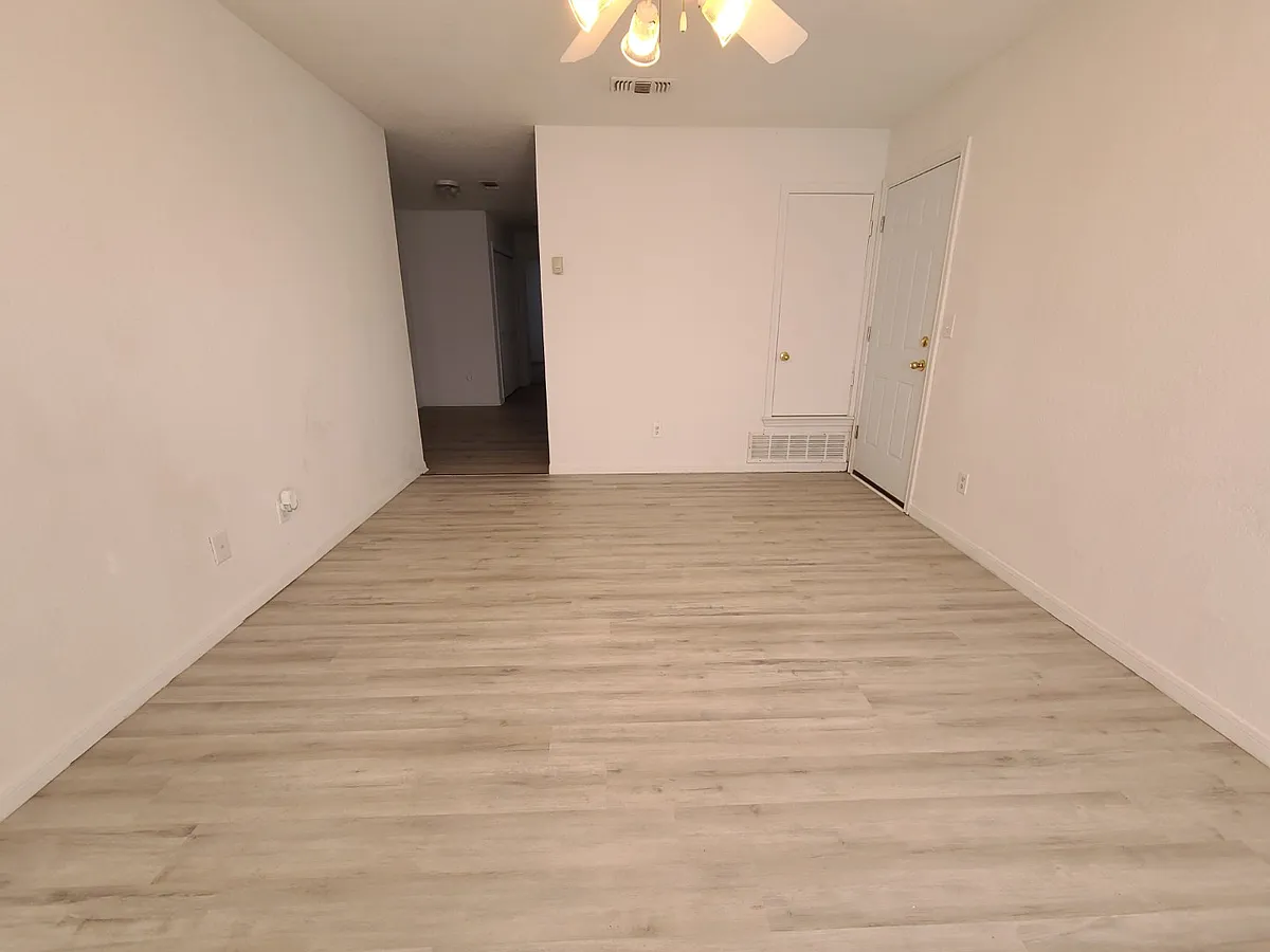 Building Photo - 2802D Leroy Cir