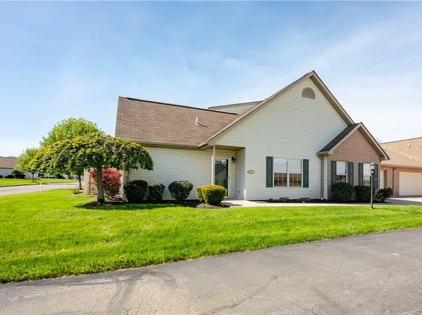 1097 Timberwood Dr, Beaver Falls, PA 15010