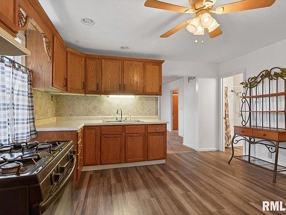 4th image of 413 E Elm St