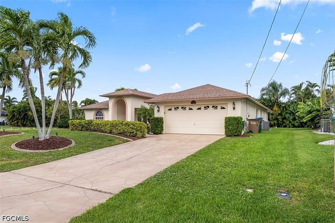 3 bed, 2.0 bath, 2052 sqft, $3,900 — Photo 3