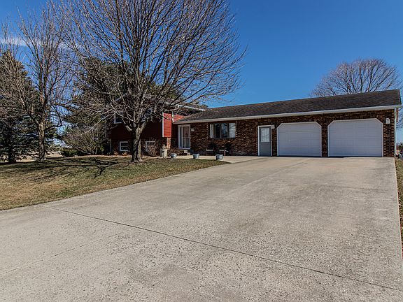 3rd image of 11 Erin Dr