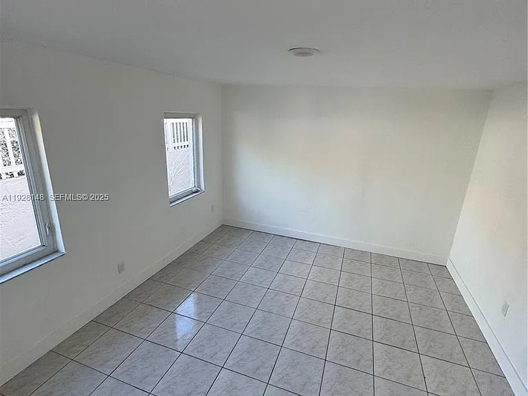 3021 SW 2nd Ave — Photo 17