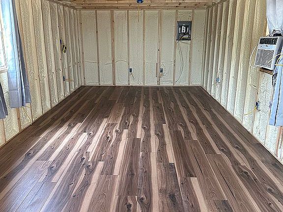 Hardwood laminate flooring