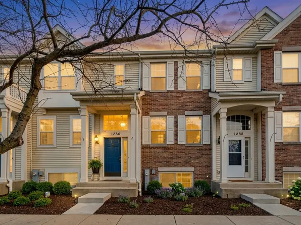 1286 Shamrock Ln, Hampshire, IL 60140