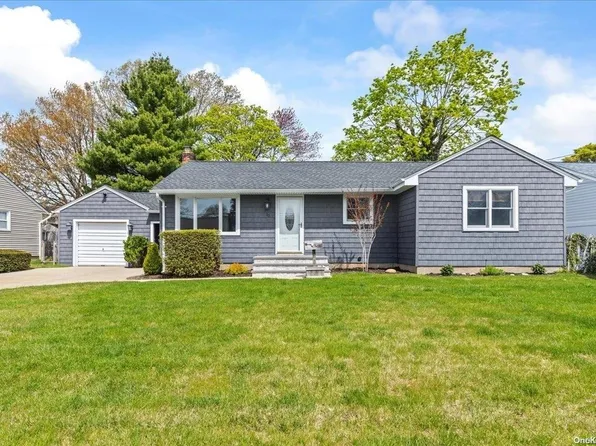 15 Joseph Avenue, Bethpage, NY 11714