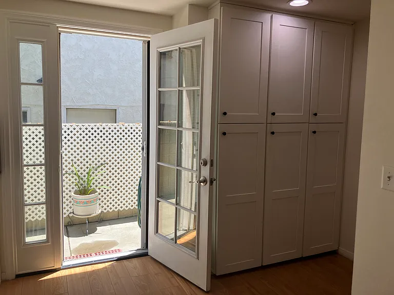 Door open that will give you a tunnel of fresh air