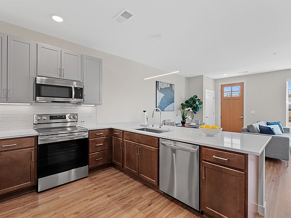 5th image of 9110 Megans Way #9220-201