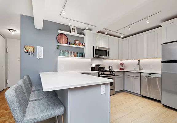 2nd image of 85 Livingston St APT 6B