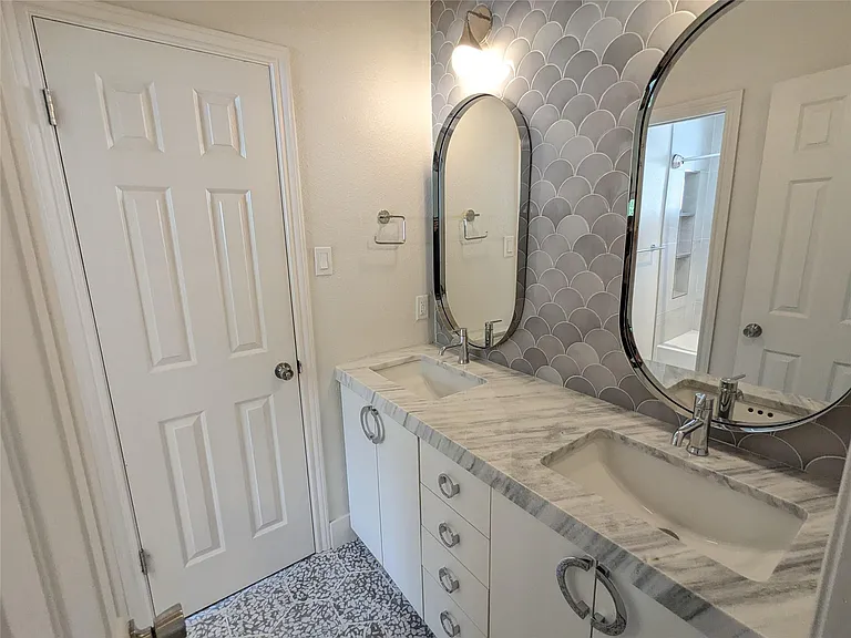 9257 Scenic Bluff Dr — Photo 27