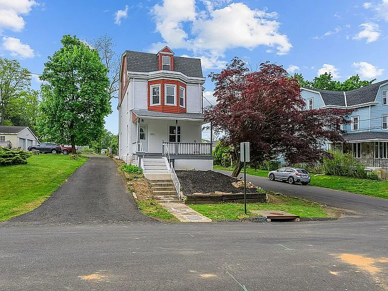 401 Cadwalader Ave — Photo 1