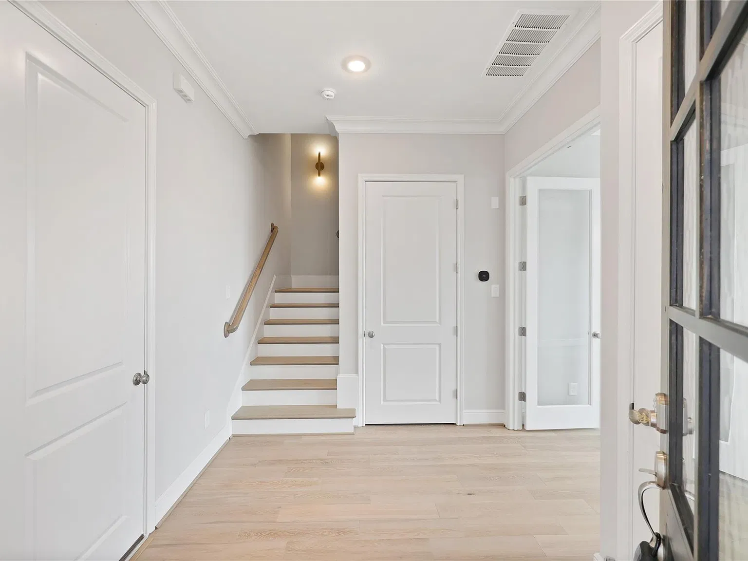 3 bed, 3.5 bath, 2666 sqft, $6,250 — Photo 3