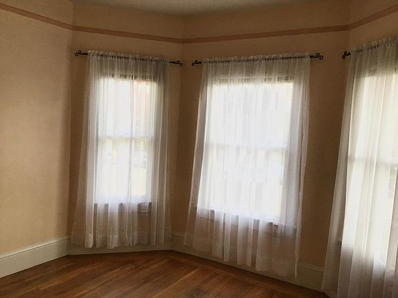 4th image of 517 E Bellevue Ave
