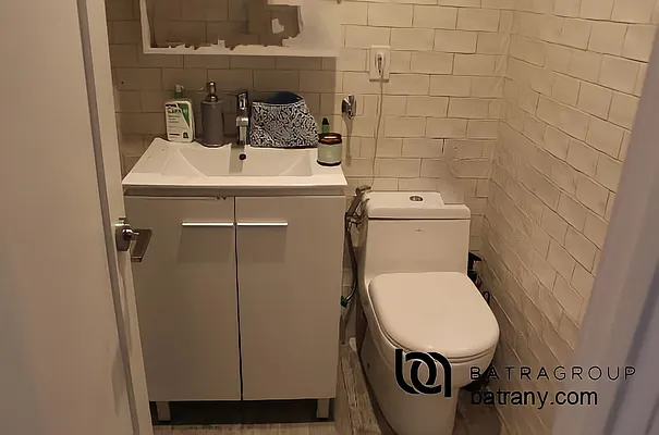 Rented by Batra Group Inc | media 22