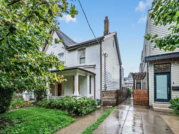 16 Fennings St, Toronto, ON M6J 3B8