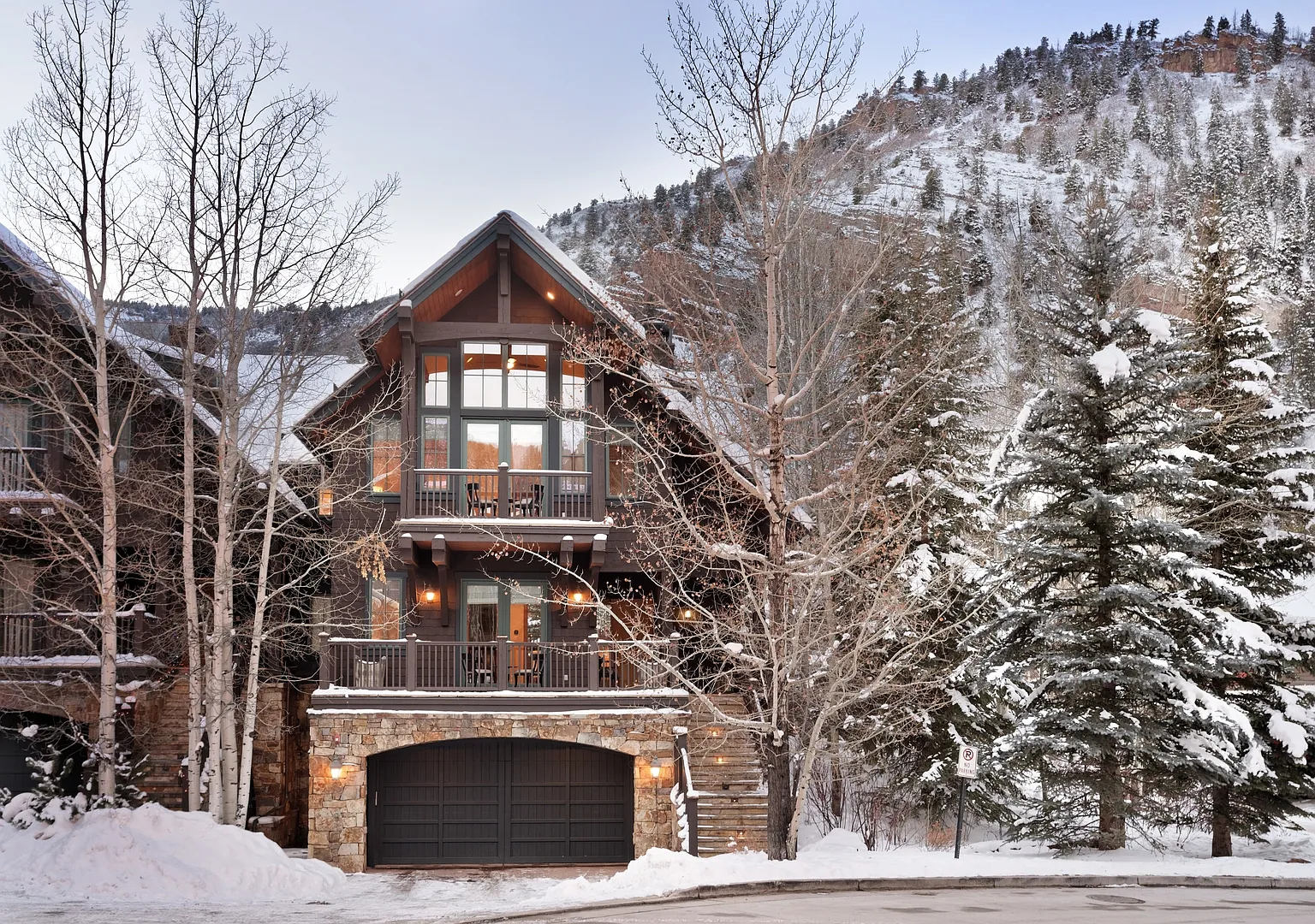 5 bed, 5.5 bath, 6458 sqft, $70,000 — Photo 4