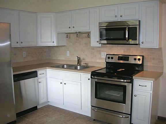 4th image of 176 E Center St
