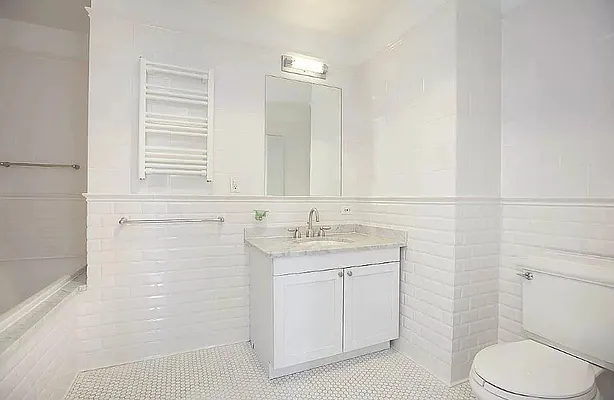 Rented by AVENUE 8 INC | media 7